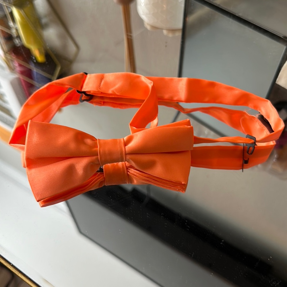 Bow tie